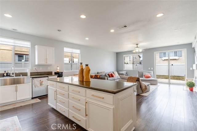 Detail Gallery Image 16 of 40 For 39112 Desert Holly Ln, Palmdale,  CA 93551 - 5 Beds | 4 Baths