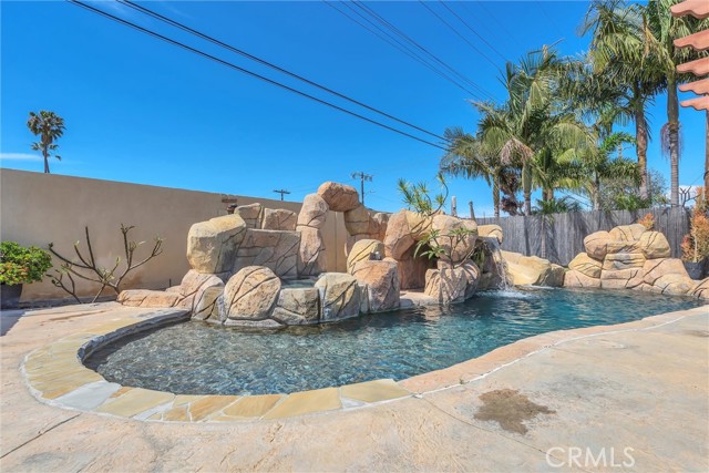 Detail Gallery Image 8 of 65 For 17267 Santa Isabel, Fountain Valley,  CA 92708 - 4 Beds | 2 Baths