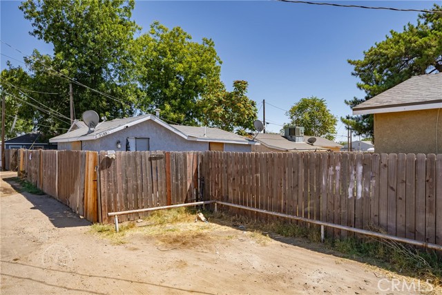 Detail Gallery Image 3 of 4 For 710 Sequoia Dr, Bakersfield,  CA 93308 - 4 Beds | 3 Baths