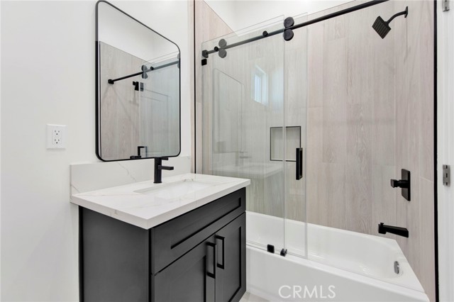 Detail Gallery Image 9 of 12 For 6710 1/2 Saint Clair Ave, North Hollywood,  CA 91606 - 2 Beds | 2 Baths
