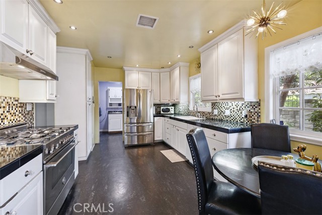 5800 Winnetka Avenue, Woodland Hills CA: https://media.crmls.org/medias/7a2786b9-714b-4643-8635-1b598ce39702.jpg