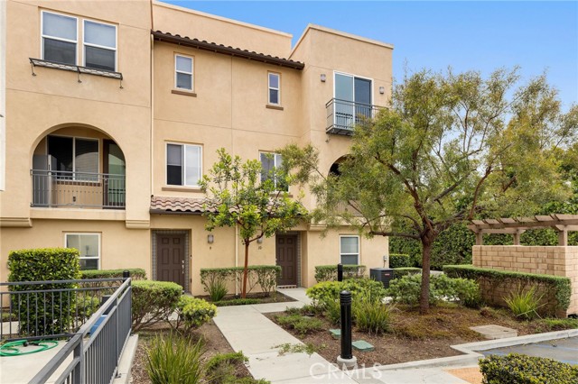 Detail Gallery Image 2 of 39 For 2651 W Lincoln Ave #10,  Anaheim,  CA 92801 - 4 Beds | 3/1 Baths