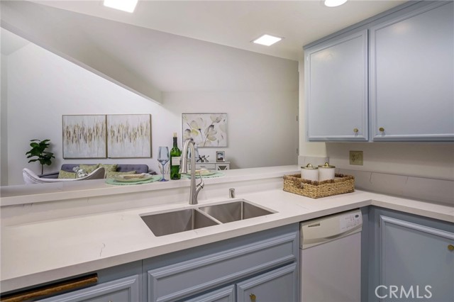 Detail Gallery Image 10 of 37 For 2756 Pine Creek, Fullerton,  CA 92835 - 1 Beds | 1/1 Baths