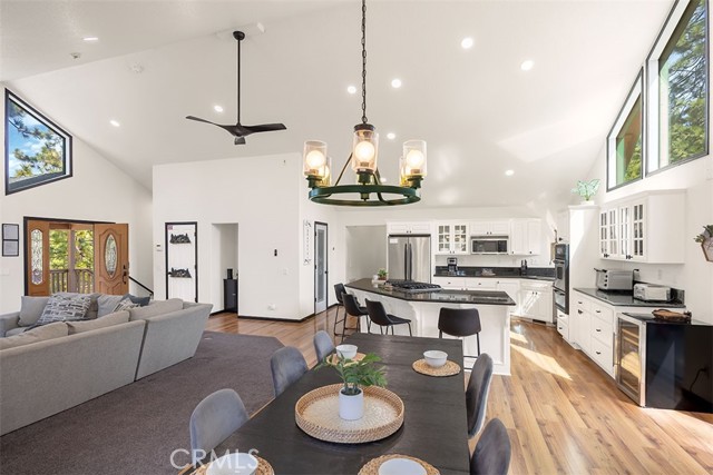 39607 Forest Road, Big Bear Lake CA: https://media.crmls.org/medias/7a295233-55f1-4545-bd0a-7116bbe9a5cb.jpg
