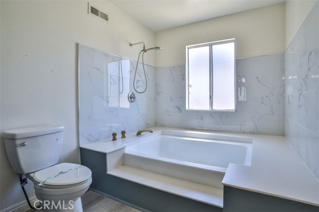 11112 Camellia Avenue, Fountain Valley CA: https://media.crmls.org/medias/7a298555-4918-4ac7-81bd-d897e03dc25f.jpg