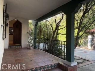 Detail Gallery Image 6 of 39 For 2335 Overland, Los Angeles,  CA 90064 - 3 Beds | 1/1 Baths