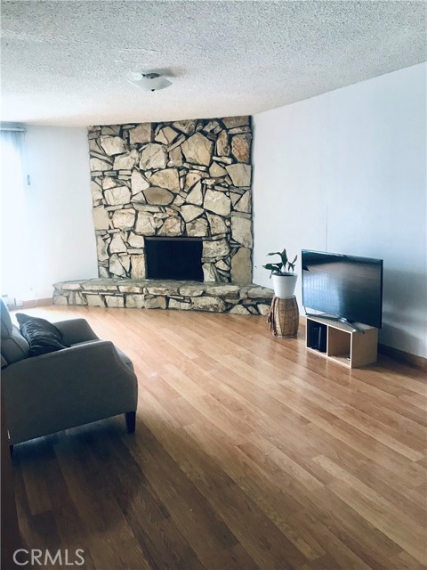 Floor to ceiling Rock fire place with gas starter.