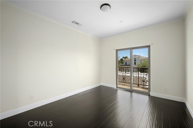 Detail Gallery Image 21 of 29 For 750 E Orange Grove Ave, Burbank,  CA 91501 - 3 Beds | 3 Baths