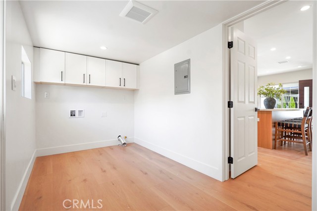 Detail Gallery Image 6 of 46 For 18324 Sylvan St, Tarzana,  CA 91335 - 4 Beds | 2 Baths