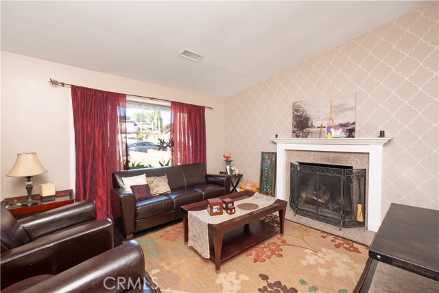 Detail Gallery Image 9 of 59 For 1226 Stratford Ln, San Dimas,  CA 91773 - 4 Beds | 3/1 Baths