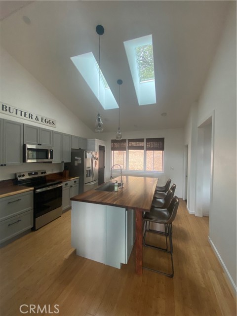 Detail Gallery Image 3 of 43 For 18700 Oak Grove Rd, Hidden Valley Lake,  CA 95467 - 3 Beds | 2 Baths