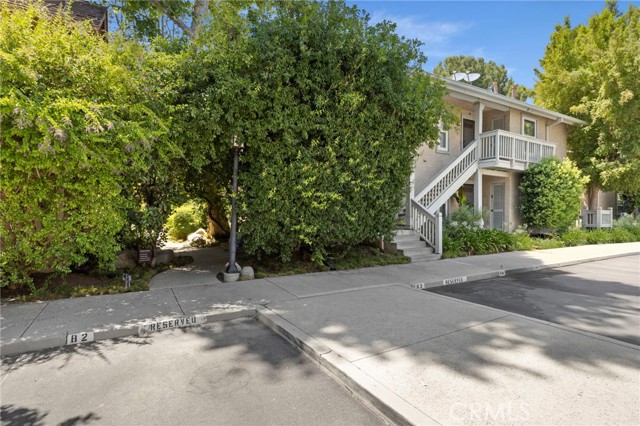Detail Gallery Image 2 of 25 For 7150 Carlson Cir #21,  Canoga Park,  CA 91303 - 2 Beds | 1/1 Baths