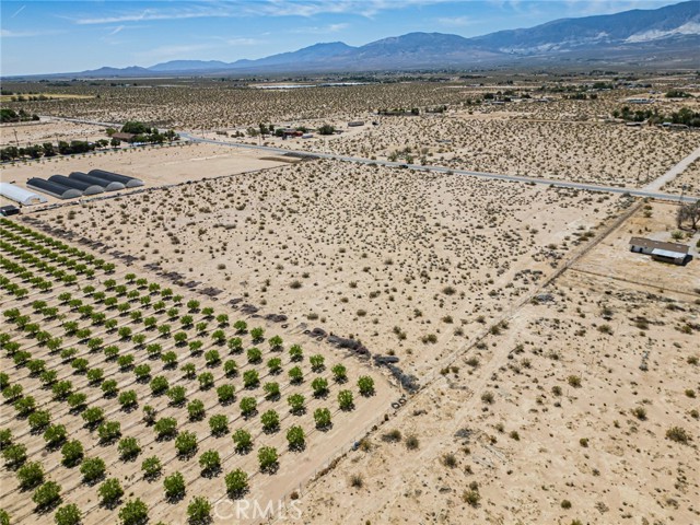 34700 Rabbit Springs Road, Lucerne Valley CA: https://media.crmls.org/medias/7a30645d-e1b6-49fd-8680-eaa7778a9c71.jpg