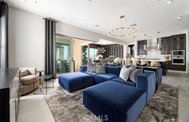 Detail Gallery Image 8 of 28 For 11826 Canoga Ave, Chatsworth,  CA 91311 - 5 Beds | 5/1 Baths