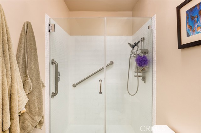 Detail Gallery Image 16 of 32 For 615 E Olive a,  Burbank,  CA 91501 - 2 Beds | 2 Baths