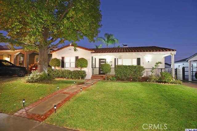 Detail Gallery Image 2 of 45 For 1210 Graynold Ave, Glendale,  CA 91202 - 3 Beds | 2 Baths