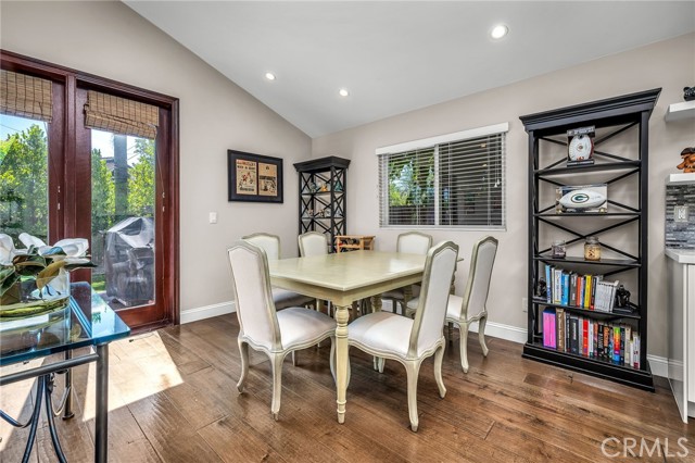 Detail Gallery Image 14 of 34 For 5948 Hesperia Ave, Encino,  CA 91316 - 3 Beds | 2/1 Baths