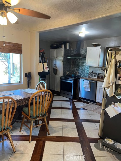 9312 Garden View Avenue, South Gate CA: https://media.crmls.org/medias/7a331536-fd7b-4aa8-91be-e533aa75eb33.jpg