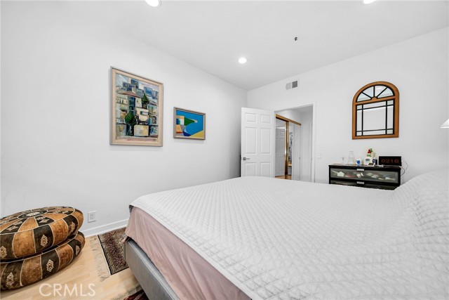 Detail Gallery Image 14 of 19 For 10824 Bloomfield St #106,  Toluca Lake,  CA 91602 - 3 Beds | 2 Baths