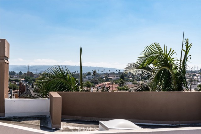 Detail Gallery Image 40 of 46 For 2204 Harriman Ln #B,  Redondo Beach,  CA 90278 - 4 Beds | 4 Baths