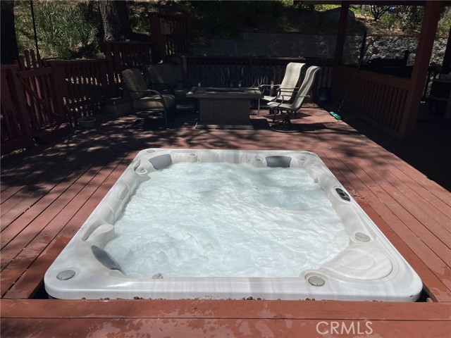 170 Cypress Dr, Lake Arrowhead CA: https://media.crmls.org/medias/7a35eba3-b24e-449b-9d40-5673781b3cc5.jpg