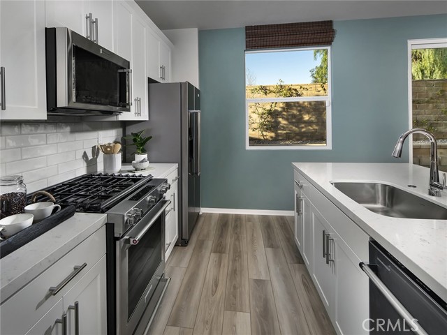 Detail Gallery Image 3 of 20 For 2074 Bergamot St, Redlands,  CA 92374 - 3 Beds | 2/1 Baths