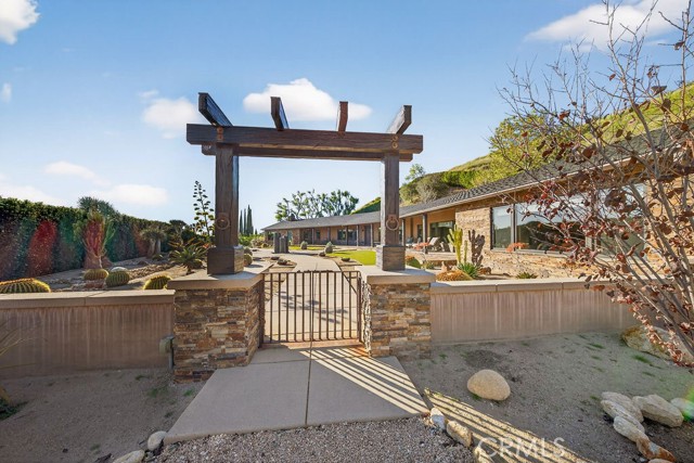 Detail Gallery Image 9 of 64 For 11159 Mcvine, Sunland,  CA 91040 - 4 Beds | 4 Baths