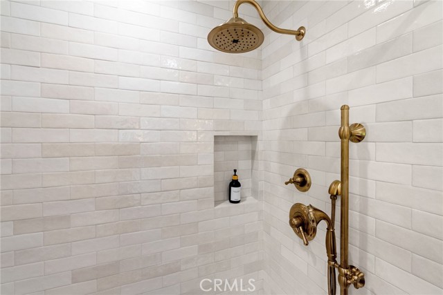 340 Broadway, Costa Mesa CA: https://media.crmls.org/medias/7a375a6b-6e2d-443c-b981-a989f3ea37b7.jpg