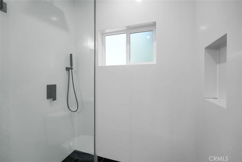 https://media.crmls.org/medias/7a37d23e-8d39-409b-89df-c7a6c02b4e60.jpg?preset=X-Large