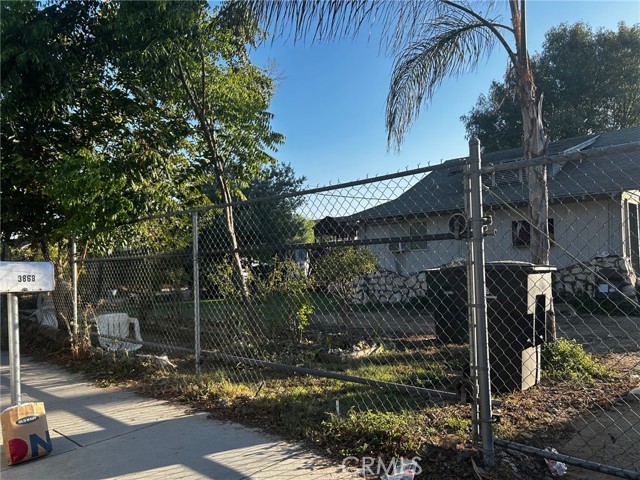 3868 Dawes, Riverside CA: https://media.crmls.org/medias/7a37fbae-ab83-4837-92d6-570b1da0c60c.jpg