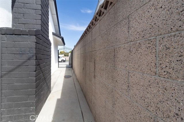 Detail Gallery Image 2 of 5 For 21413 Water St, Carson,  CA 90745 - 4 Beds | 2 Baths