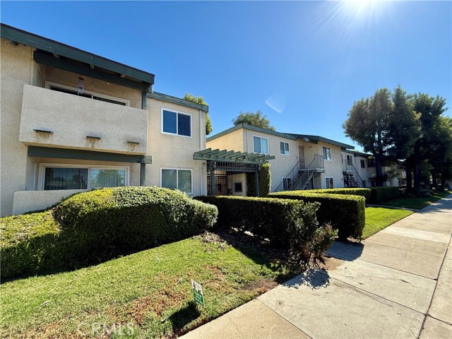 Detail Gallery Image 1 of 6 For 10636 Woodley Ave #50,  Granada Hills,  CA 91344 - 2 Beds | 1 Baths