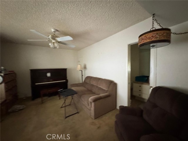 10345 Oso Avenue, Chatsworth CA: https://media.crmls.org/medias/7a38cb1c-a17c-4c20-b9d1-f8a1588c3f34.jpg