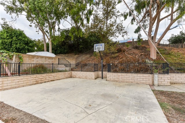 46 Country Wood Drive, Pomona CA: https://media.crmls.org/medias/7a38cba8-a16f-4b46-bd63-e3679a958ee3.jpg