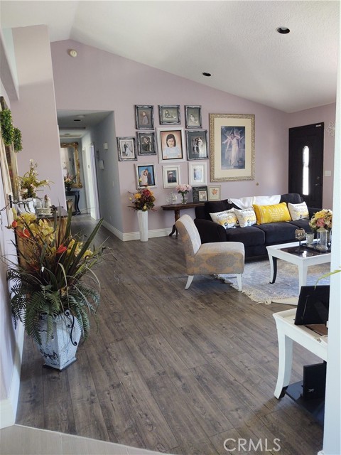 Detail Gallery Image 8 of 16 For 15274 Rodeo St, Hesperia,  CA 92345 - 4 Beds | 3 Baths