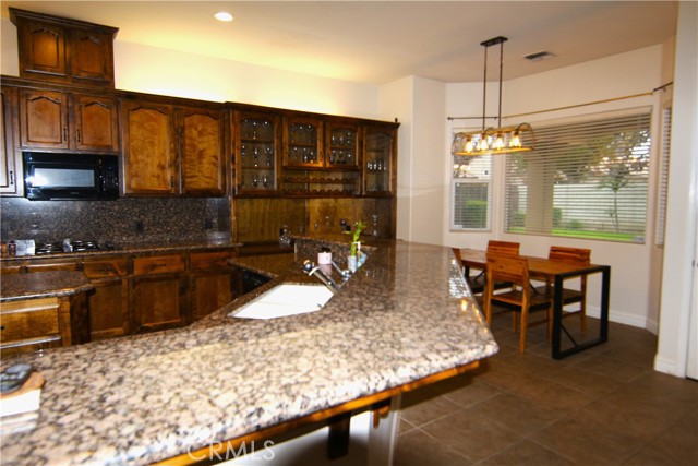 Detail Gallery Image 10 of 17 For 9905 Lightner Way, Bakersfield,  CA 93311 - 3 Beds | 2/1 Baths