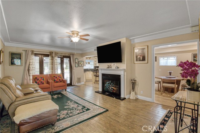 Detail Gallery Image 3 of 20 For 19016 Runnymede, Reseda,  CA 91335 - 3 Beds | 2 Baths