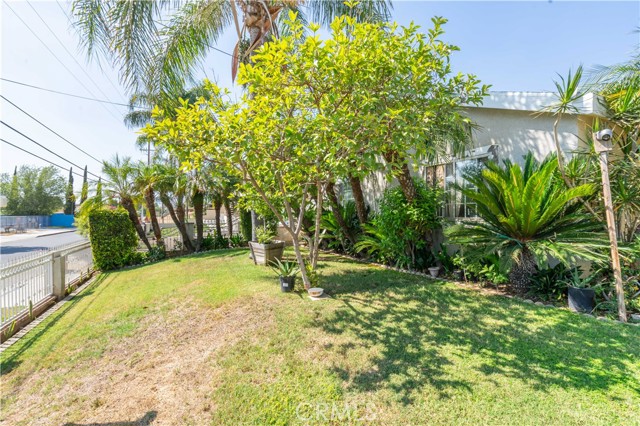 11044 Borden Avenue, Pacoima CA: https://media.crmls.org/medias/7a3b2c70-ef1f-4bb8-b339-ae9d6f195e8a.jpg
