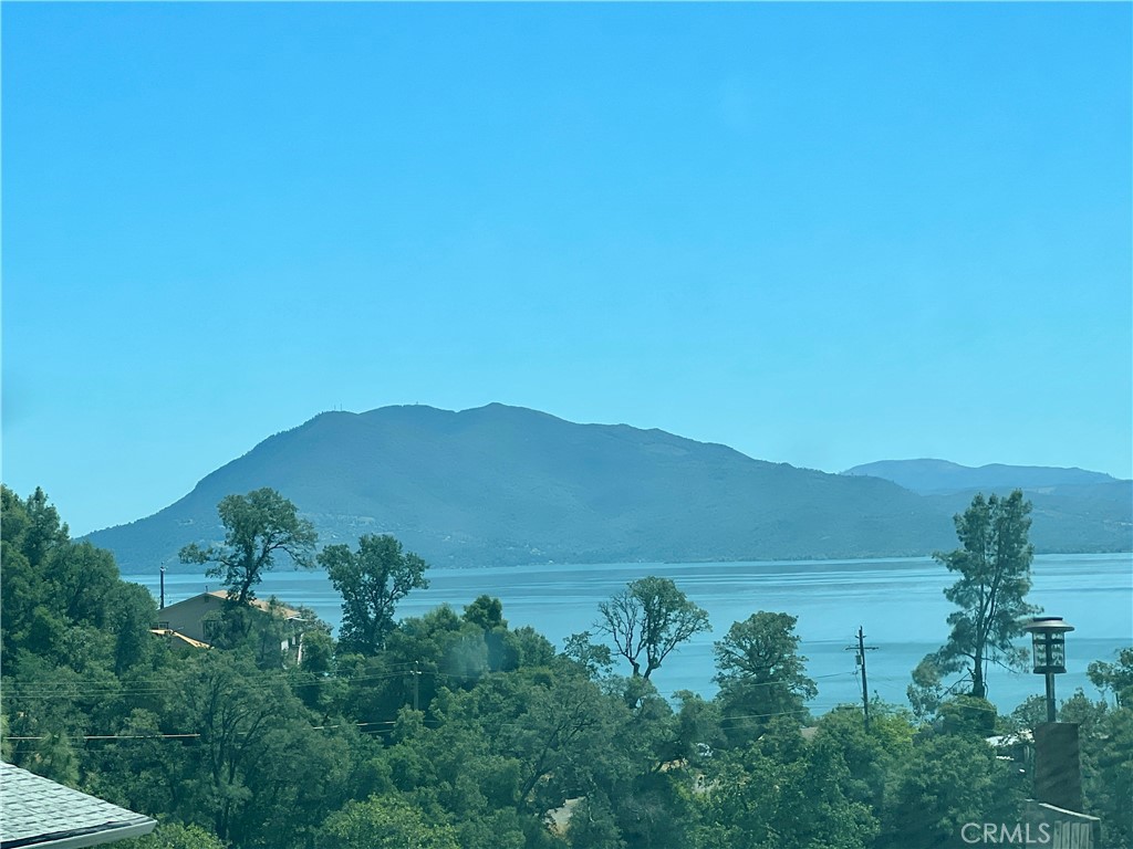 https://media.crmls.org/medias/7a3b5e8c-72a5-41a8-a609-f1137800dd3f.jpg?preset=X-Large