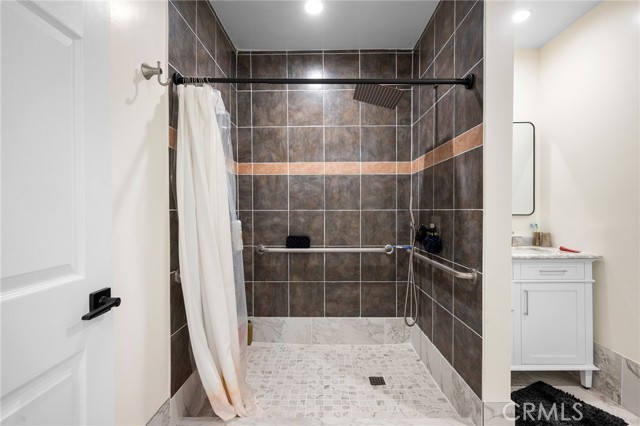 Detail Gallery Image 11 of 14 For 8210 Laurelgrove Ave, North Hollywood,  CA 91605 - 2 Beds | 1 Baths