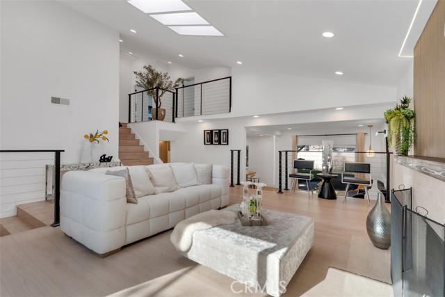 Detail Gallery Image 7 of 32 For 8167 Dartmoor Drive, Huntington Beach,  CA 92646 - 4 Beds | 2/1 Baths