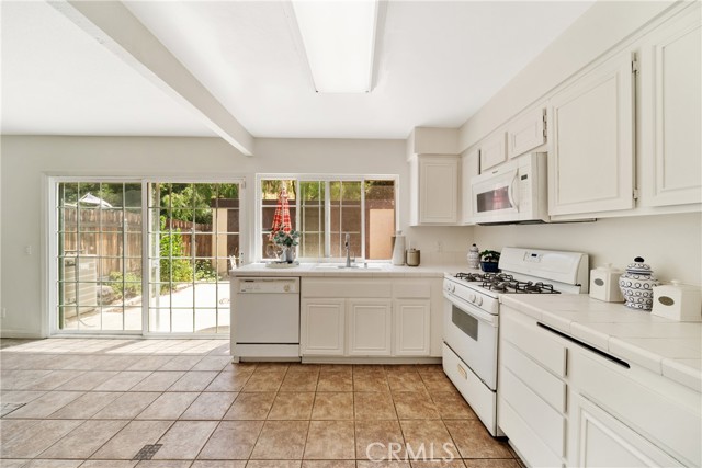 Detail Gallery Image 8 of 31 For 762 Smokewood Ln, San Dimas,  CA 91773 - 3 Beds | 2/1 Baths