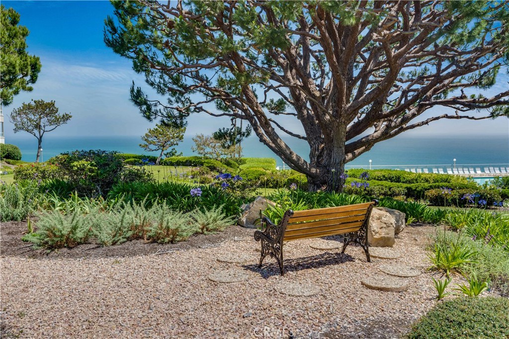 https://media.crmls.org/medias/7a3bed22-264d-4756-a68e-87f0940998a9.jpg?preset=X-Large