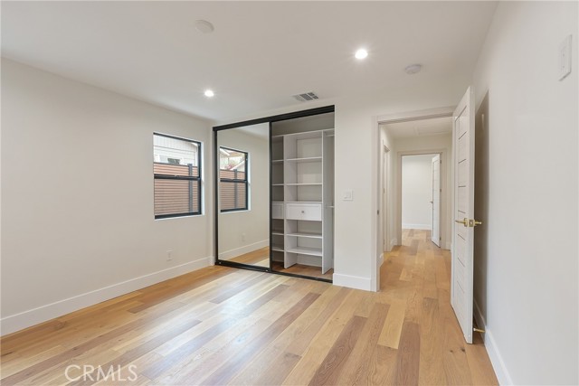 Detail Gallery Image 21 of 41 For 23240 Leonora Dr, Woodland Hills,  CA 91367 - 5 Beds | 5 Baths