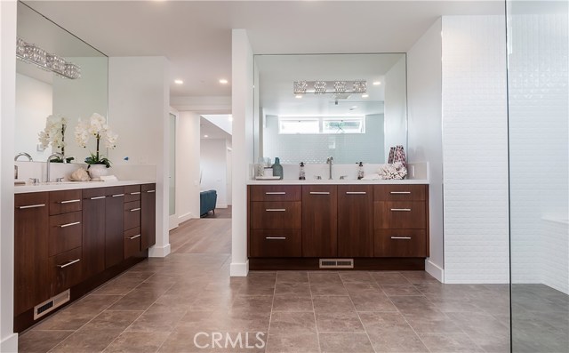 1540 Curtis Avenue, Manhattan Beach, California 90266, 5 Bedrooms Bedrooms, ,4 BathroomsBathrooms,Residential,Sold,Curtis,SB17234923