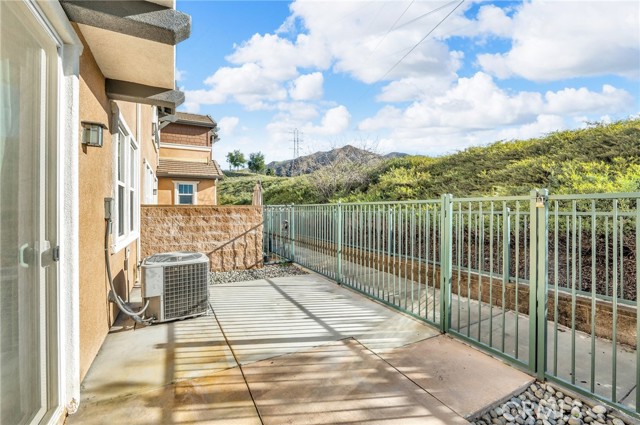 16710 Nicklaus Drive, Sylmar CA: https://media.crmls.org/medias/7a3cb3cc-324c-4cd3-8eae-11ce4be52781.jpg