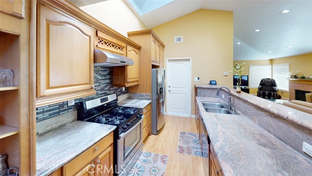 Detail Gallery Image 6 of 20 For 2901 Wimbledon Dr, Corona,  CA 92879 - 3 Beds | 2 Baths