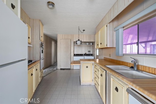 Image 17 of 27 For 54999 Martinez Trail  107