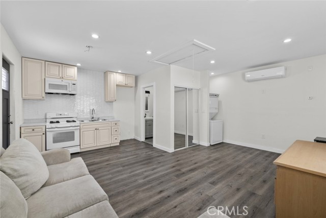 Detail Gallery Image 38 of 41 For 12628 Stagg St, North Hollywood,  CA 91605 - 4 Beds | 2 Baths