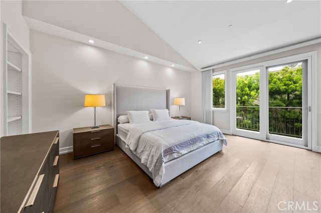 823 S Bundy Drive, Los Angeles CA: https://media.crmls.org/medias/7a3e0cdf-d4c4-46e7-ac5d-ba445a1852cc.jpg